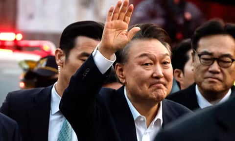 பதவி நீக்கம் செய்யப்பட்ட தென் கொரிய அதிபர் சிறையில் இருந்து விடுவிப்பு.. தொடரும் விசாரணை