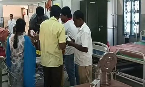 பஸ்சில் இருந்து இறக்கி பிளஸ்-1 மாணவனை அரிவாளால் வெட்டிய விவகாரம்- 5 தனிப்படை அமைப்பு