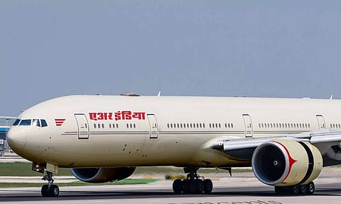 வெடிகுண்டு மிரட்டல் எதிரொலி: நியூயார்க் புறப்பட்ட ஏர் இந்தியா விமானம் மும்பைக்கு திருப்பி விடப்பட்டது