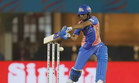 மகளிர் பிரீமியர் லீக்: குஜராத் ஜெயன்ட்ஸ் அணிக்கு 180 ரன்கள் இலக்கு நிர்ணயித்த மும்பை