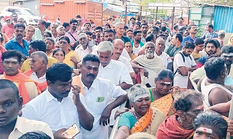 மழை எச்சரிக்கையால் சதுரகிரியில் பக்தர்களின் வருகை குறைவு