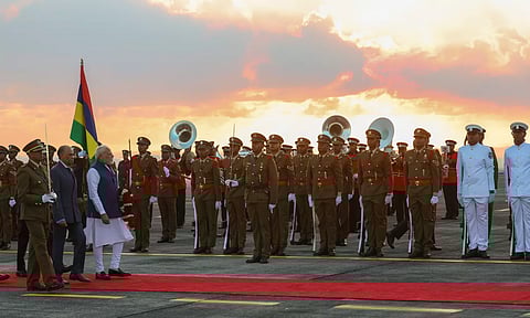 மொரிஷியஸ் சென்றடைந்த பிரதமர் மோடி - விமான நிலையத்தில் உற்சாக வரவேற்பு