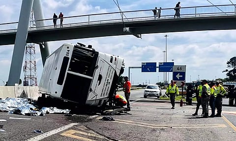 தென் ஆப்பிரிக்காவில் சோகம்: பேருந்து கவிழ்ந்த விபத்தில் 12 பேர் பலி