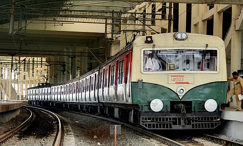 சென்னையில் புறநகர் ரெயில் சேவை பகுதியாக ரத்து