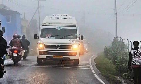 கொடைக்கானலில் மீண்டும் கடும் பனிமூட்டம்: சுற்றுலாப் பயணிகள் உற்சாகம்