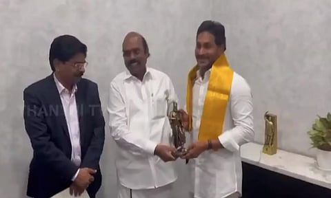 தொகுதி மறுசீரமைப்பு விவகாரம்- ஜெகன் மோகன் ரெட்டியுடன் தமிழக குழு சந்திப்பு