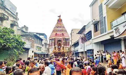 கும்பகோணம் சக்கரபாணி கோவிலில் இன்று மாசிமக தேரோட்டம்: ஏராளமான பக்தர்கள் வடம் பிடித்து இழுத்தனர்