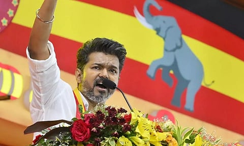 த.வெ.க மாவட்ட பொறுப்பாளர்களை நாளை சந்திக்கிறார் விஜய்