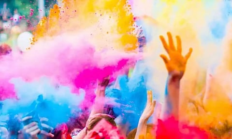 VIDEO: ஹோலி வண்ணம் பூசிக் கொள்ள மறுத்த இளைஞர் கழுத்தை நெரித்துக் கொலை