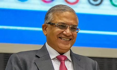 ஆதாருடன் வாக்காளர் அட்டை இணைப்பு: அரசு அதிகாரிகளுடன் ஆலோசனை நடத்தும் ஞானேஷ் குமார்