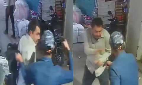 டெல்லியில் பட்டப்பகலில் வழிப்பறி கொள்ளை.. துப்பாக்கியை காட்டி பணத்தை பிடுங்கிய அதிர்ச்சி வீடியோ!