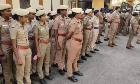 தொடர் கொலை சம்பவங்கள் எதிரொலி: தமிழ்நாடு முழுவதும் போலீசார் உஷார்- குற்றவாளிகளை சுட்டு பிடிக்க உத்தரவு