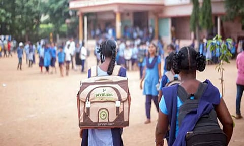 அரசுப் பள்ளியில் ஒரு லட்சத்தைக் கடந்த மாணவர் சேர்க்கை