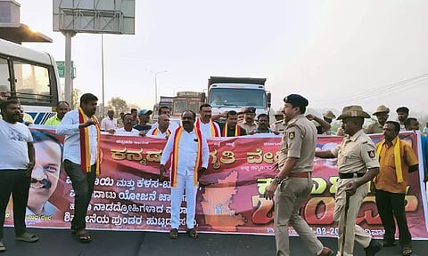 கர்நாடக எல்லையில் இன்று கன்னட அமைப்பினர் சாலை மறியல்- 30 பேர் கைது