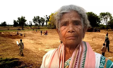 விளையாட மைதானம் இல்லாமல் ஏங்கிய கிராமத்து சிறுவர்களுக்கு 5 ஏக்கர் நிலத்தை தானம் கொடுத்த 95 வயது மூதாட்டி