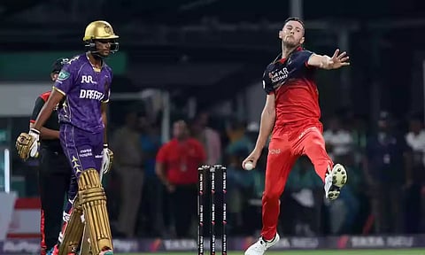 கடைசி 4 ஓவரில் 23 ரன்கள் மட்டுமே சேர்த்த கே.கே.ஆர்.: ஆர்சிபிக்கு 175 ரன் இலக்கு