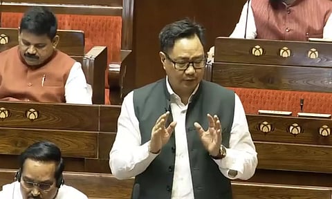 கடும் அமளி காரணமாக மக்களவை, மாநிலங்களவை ஒத்திவைப்பு