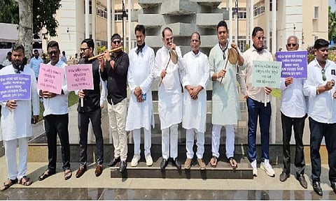 ஒடிசா சட்டசபையில் இருந்து 12 காங்கிரஸ் எம்.எல்.ஏ.க்கள் சஸ்பெண்ட்