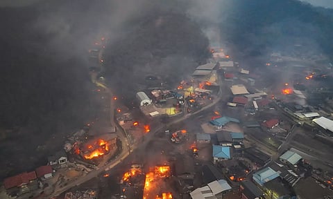 தென் கொரியாவில் பற்றி எரியும் காட்டுத்தீ - 16 பேர் உயிரிழப்பு