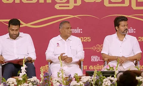 த.வெ.க. பொதுக்குழு கூட்டம்: மும்மொழிக் கொள்கை, டாஸ்மாக் ஊழலுக்கு எதிர்ப்பு உள்ளிட்ட 17 தீர்மானங்கள் நிறைவேற்றம்