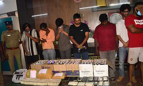 உயர் ரக போதைப் பொருள் விற்பனை: பெண் சப்-இன்ஸ்பெக்டரின் மகன் கூட்டாளிகளுடன் கைது