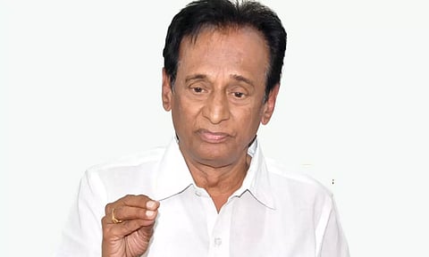 தி.மு.க- த.வெ.க இடையே போட்டி என்பது விஜயின் பேராசை- செம்மலை