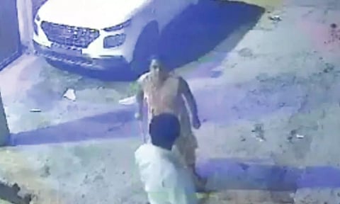 `மீரட் படுகொலை போல உன்னையும் வெட்டி டிரம்மில் அடைத்துவிடுவேன்': கணவரை மிரட்டிய மனைவி- வீடியோ வைரல்