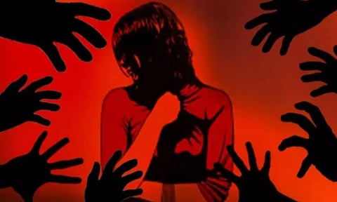 கோவிலுக்கு சாமி கும்பிட சென்ற பெண்ணை கூட்டுப் பாலியல் வன்கொடுமை செய்த 8 பேர்