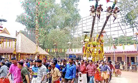 கொல்லங்கோடு பத்ரகாளி அம்மன் கோவிலில் தூக்க நேர்ச்சை திருவிழா