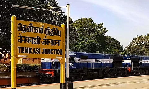 தென்காசி மாவட்டத்திற்கு வருகிற 7, 11-ந்தேதி உள்ளூர் விடுமுறை- கலெக்டர் அறிவிப்பு