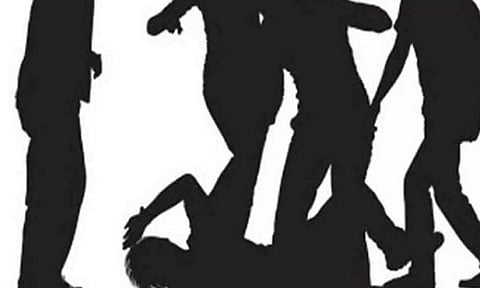 மகாராஷ்டிரா: நிச்சயம் செய்தபின் பிடிக்காமல் போன மாப்பிள்ளை- கூலிப்படை உதவியுடன் தீர்த்துக்கட்ட முயன்ற பெண்