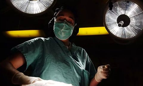 போலி மருத்துவர் இதய அறுவை சிகிச்சை செய்ததில் 7 பேர் உயிரிழப்பு.. பகீர் மோசடி