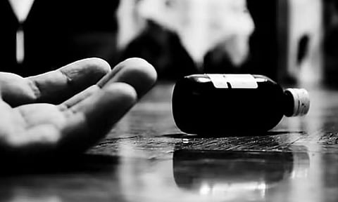 மாதவிடாய் ஏற்பட்டதால் நவராத்திரி பூஜை செய்ய தடை.. மூடநம்பிக்கையால் விஷம் குடித்து பெண் தற்கொலை