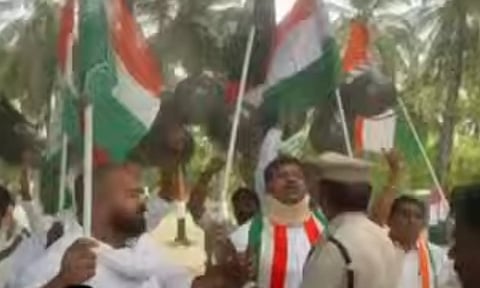 பிரதமர் மோடிக்கு கருப்பு கொடி காட்ட முயற்சி- காங்கிரஸ் கட்சியினர் கைது