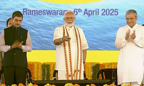 தமிழகத்திற்கு ரூ.8300 கோடி மதிப்பிலான புதிய திட்டங்களை தொடங்கி வைத்தார் பிரதமர் மோடி