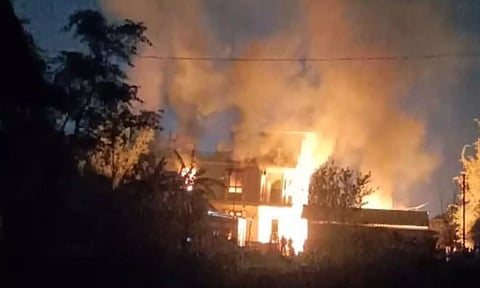 வக்பு மசோதாவுக்கு ஆதரவு: பாஜக சிறுபான்மை தலைவர் வீட்டுக்கு தீ வைப்பு - வீடியோ