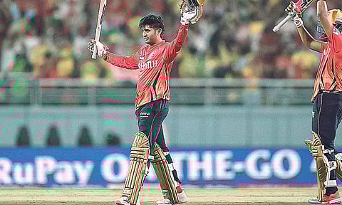 சென்னைக்கு எதிராக சிக்சர் மழை பொழிந்த பிரியான்ஷ் ஆர்யா- அதிவேக சதம் விளாசி சாதனை