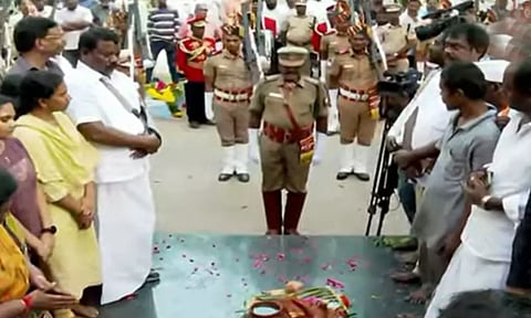 72 குண்டுகள் முழங்க அரசு மரியாதையுடன் குமரி அனந்தன் உடல் தகனம்