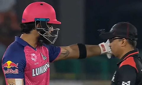 IPL 2025: தரையில் உரசிய பேட்... அவுட் கொடுத்த அம்பயர்... வாக்குவாதத்தில் ஈடுபட்ட ரியான் பராக்