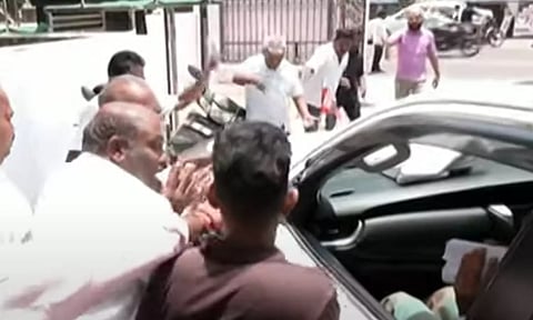 ம.தி.மு.க. அலுவலகத்தில் இருந்து கோபித்துக்கொண்டு கிளம்பிய துரை வைகோ