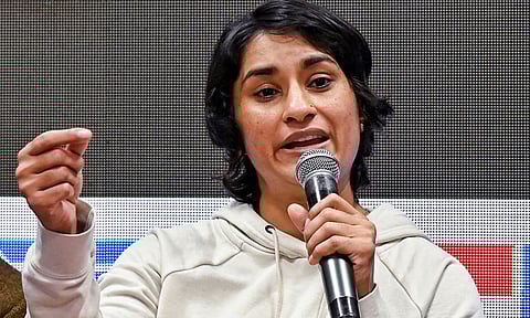 பாஜக அரசின் ரூ.4 கோடி பரிசை ஏற்ற வினேஷ் போகத்.. விமர்சித்தவர்களுக்கு நெத்தியடி பதில்!