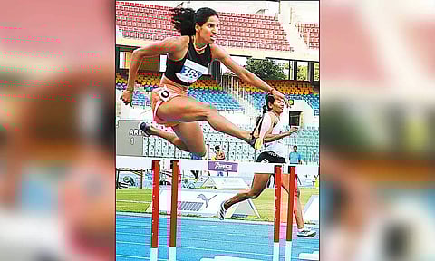 இந்திய ஓபன் தடகளம்: 400 மீட்டர் தடை ஓட்டத்தில் தங்கம் வென்ற தமிழக வீராங்கனை