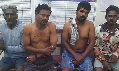 தமிழக மீனவர்கள் மீது இலங்கை கடற்கொள்ளையர்கள் தாக்குதல்