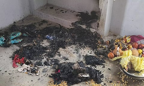 பூட்டிய வீட்டிற்குள் பெட்ரோல் ஊற்றி தீ வைத்த கும்பல்: போலீசார் தீவிர விசாரணை