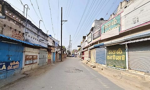 வக்பு சட்டத் திருத்தம்: நெல்லை மேலப்பாளையத்தில் கடை அடைப்பு போராட்டம்