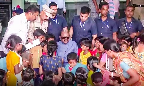 மேற்குவங்கத்தில் வன்முறை பாதித்த பகுதிகளில் கவர்னர் அனந்த போஸ் ஆய்வு