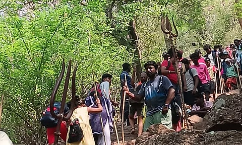 தொடர் விடுமுறை எதிரொலி: வெள்ளியங்கிரி மலையேற குவிந்த பக்தர்கள்