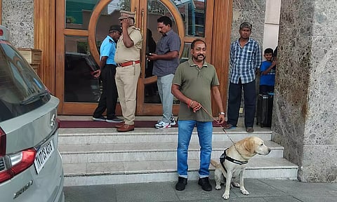 புதுச்சேரியில் முதலமைச்சர் ரங்கசாமி வீடு, நட்சத்திர ஓட்டல்களுக்கு வெடிகுண்டு மிரட்டல்