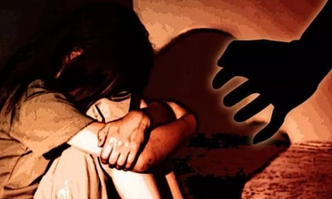 சிறுமியை பாலியல் வன்கொடுமை செய்து கர்ப்பமாக்கிய தாயின் கள்ளக்காதலன் போக்சோவில் கைது