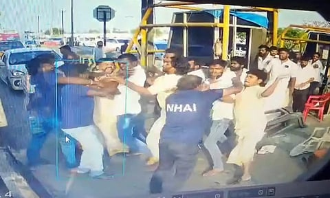 வாகைகுளத்தில் சுங்கச்சாவடியை சூறையாடிய 30 பேர் மீது 6 பிரிவுகளில் வழக்கு